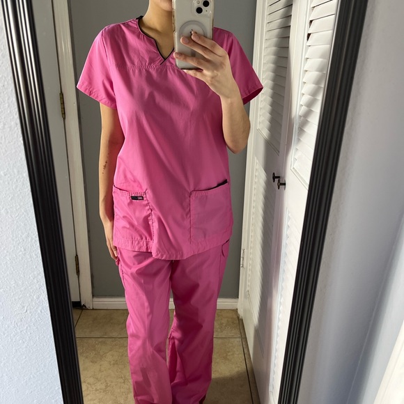 Lizzy b pink size small top and size medium pants scrubs set - Picture 6 of 13